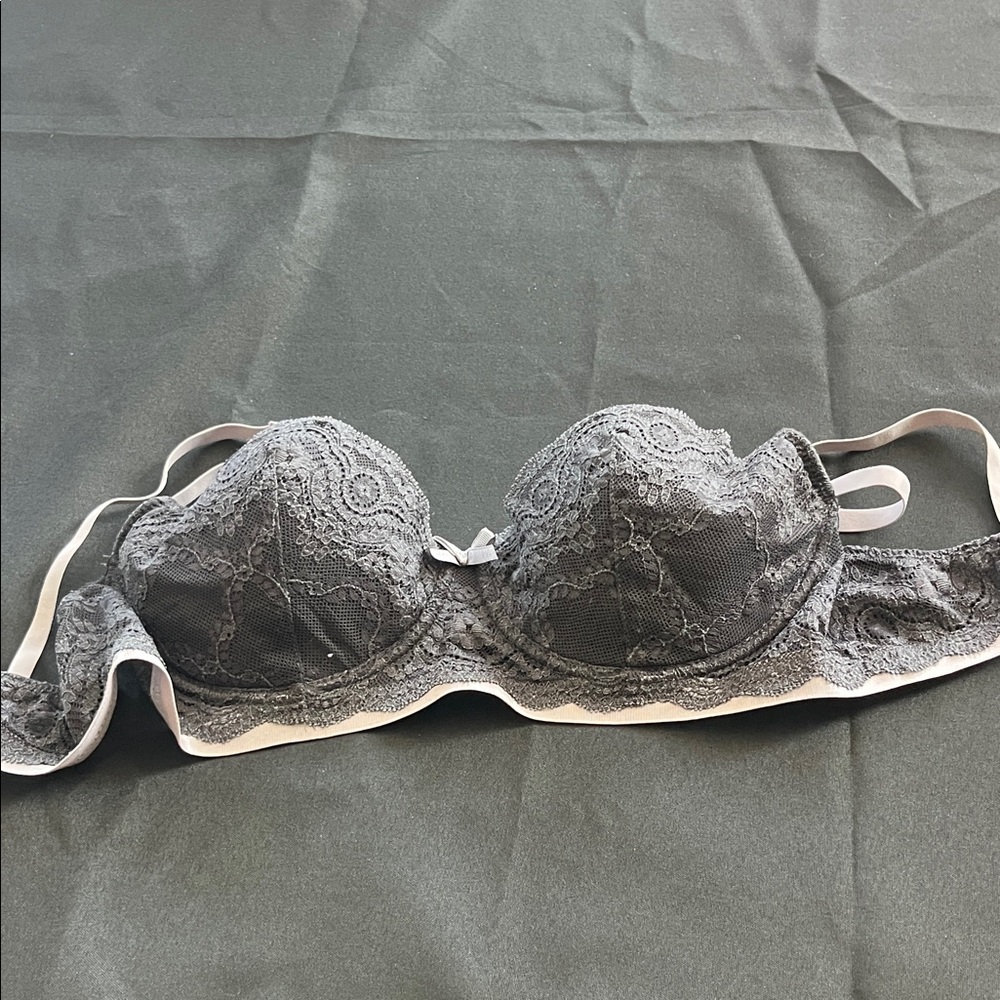 Chic Lace Underwire Bra in Gray
